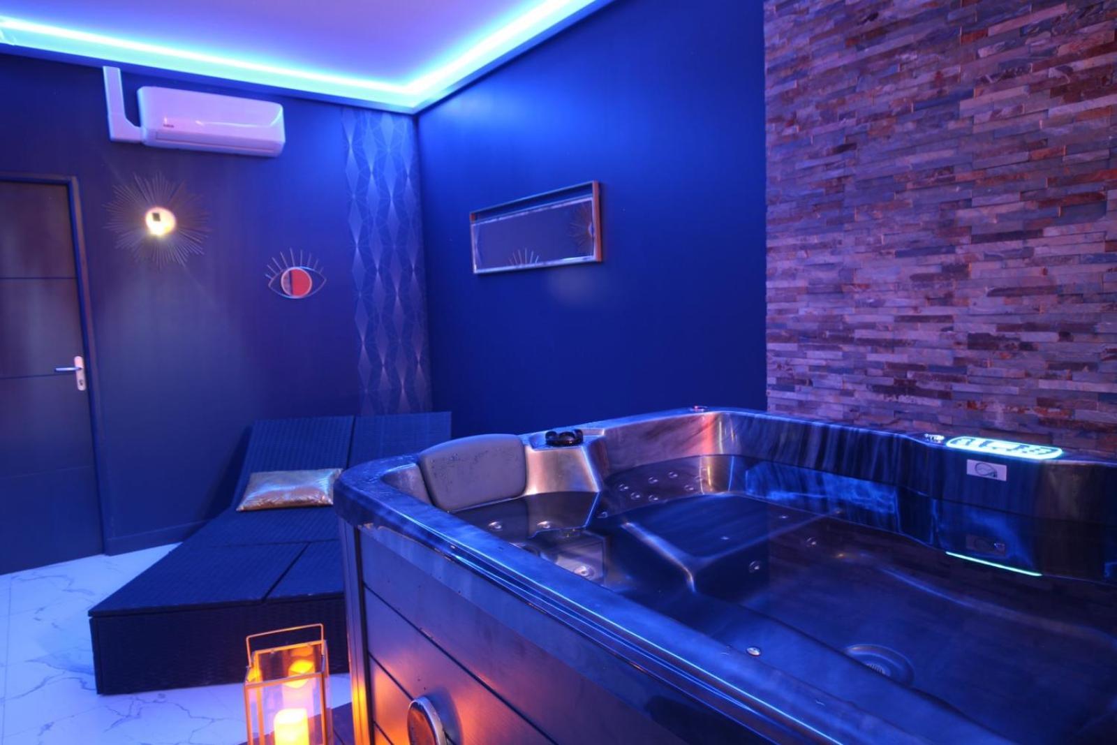 Suite Blue Jacuzzi Le Breuil  Luaran gambar
