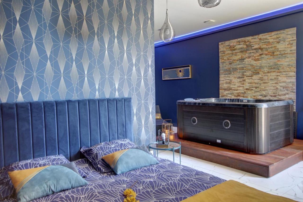 Suite Blue Jacuzzi Le Breuil  Luaran gambar