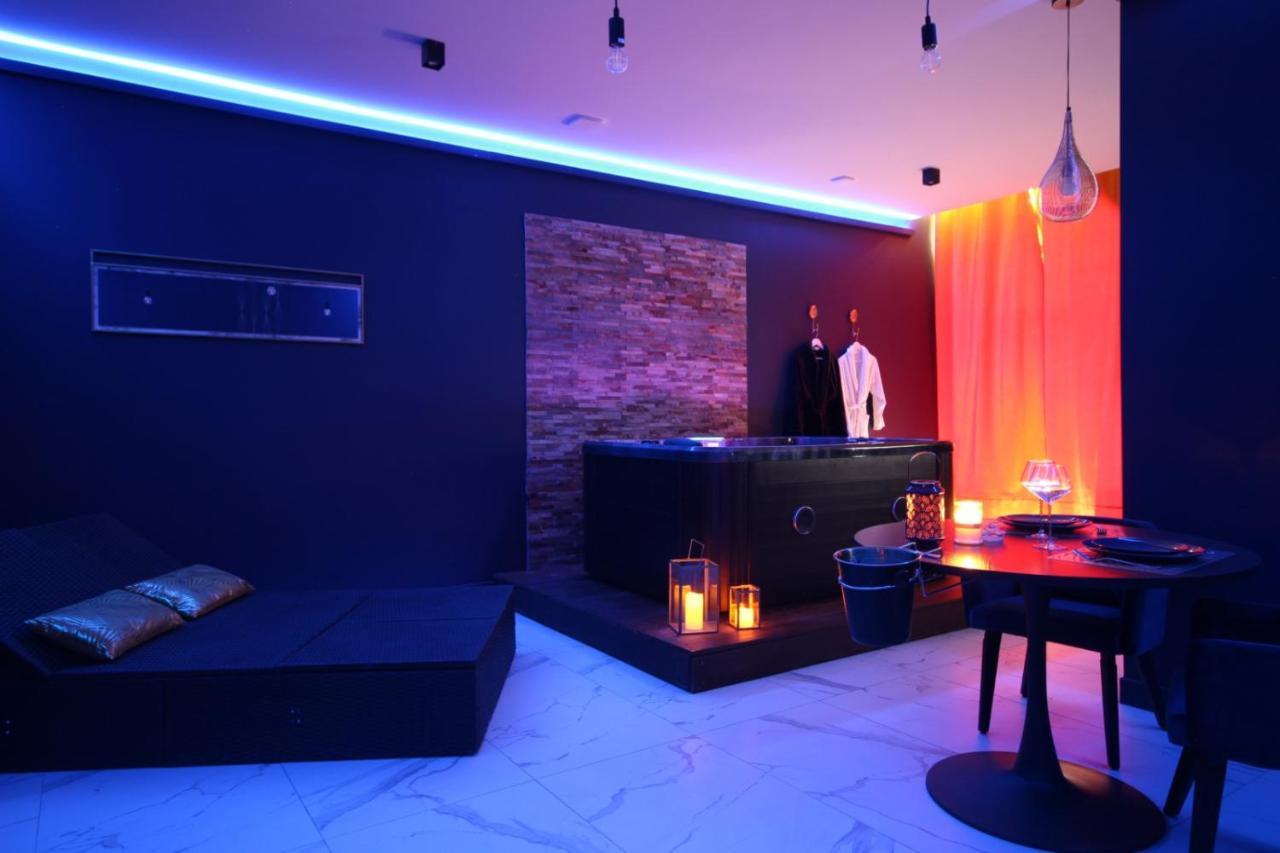 Suite Blue Jacuzzi Le Breuil  Luaran gambar