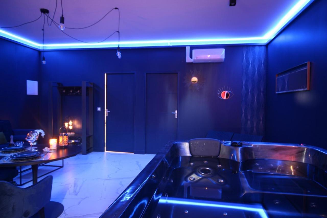 Suite Blue Jacuzzi Le Breuil  Luaran gambar