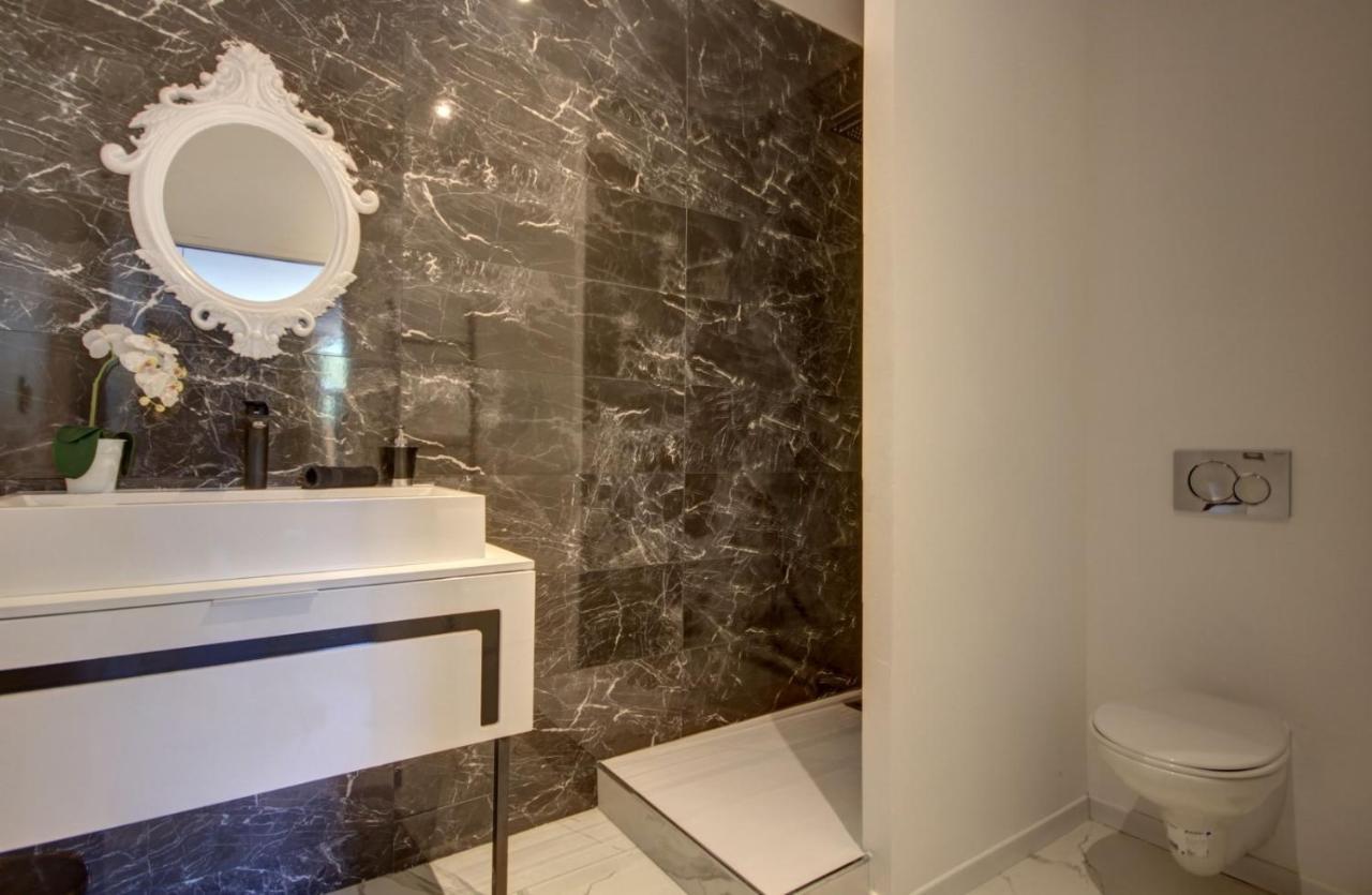Suite Blue Jacuzzi Le Breuil  Luaran gambar